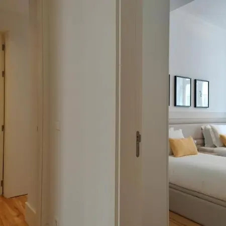 Amazing Spacious Chiado 2-bedroom Stylish W Ac Lägenhet *