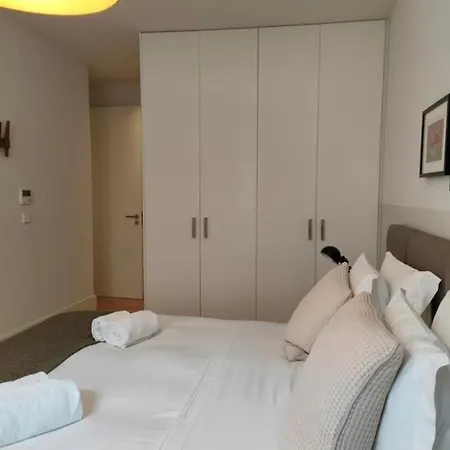 Lägenhet Amazing Spacious Chiado 2-bedroom Stylish W Ac Lisboa