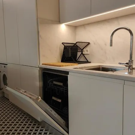 Amazing Spacious Chiado 2-bedroom Stylish W Ac *