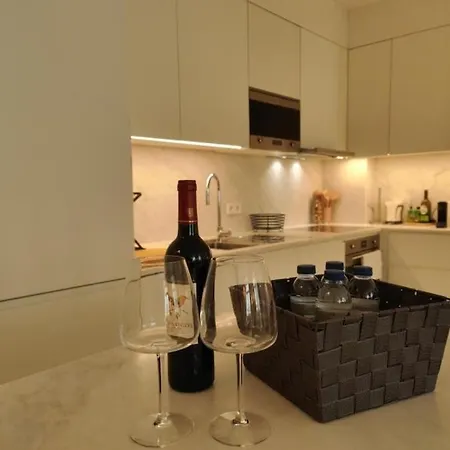 Amazing Spacious Chiado 2-bedroom Stylish W Ac Lisbon