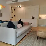 Amazing Spacious Chiado 2-bedroom Stylish W Ac アパート リスボン