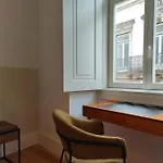 Amazing Spacious Chiado 2-bedroom Stylish W Ac アパート リスボン