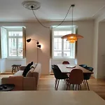 Amazing Spacious Chiado 2-bedroom Stylish W Ac アパート